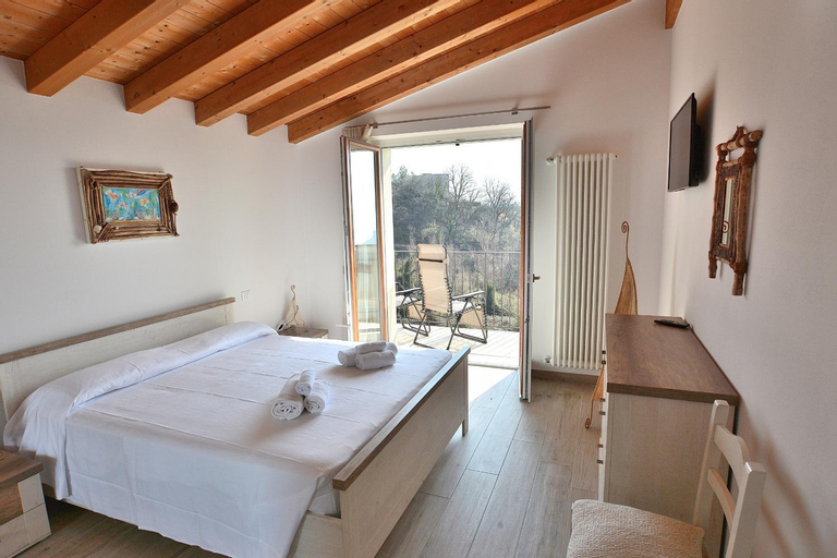Bedroom 2, Blue Apartment in Marciaga di Costermano, Verona