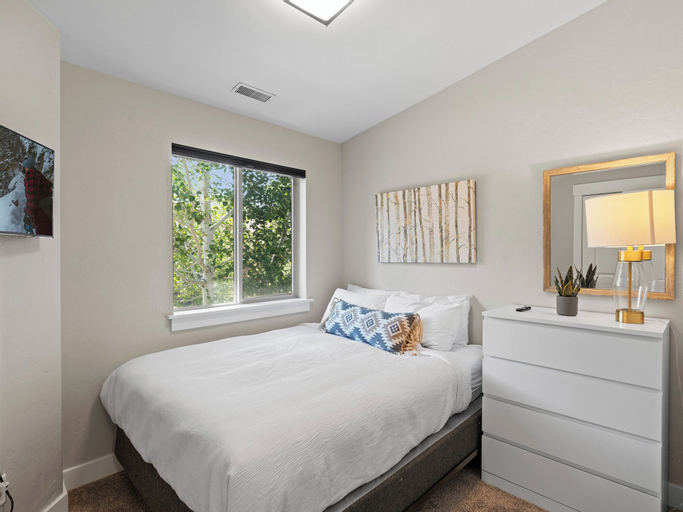 Bedroom 24