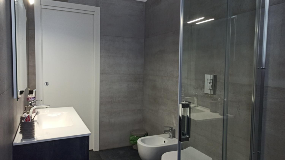 Others 4, Apple guest house, Bari