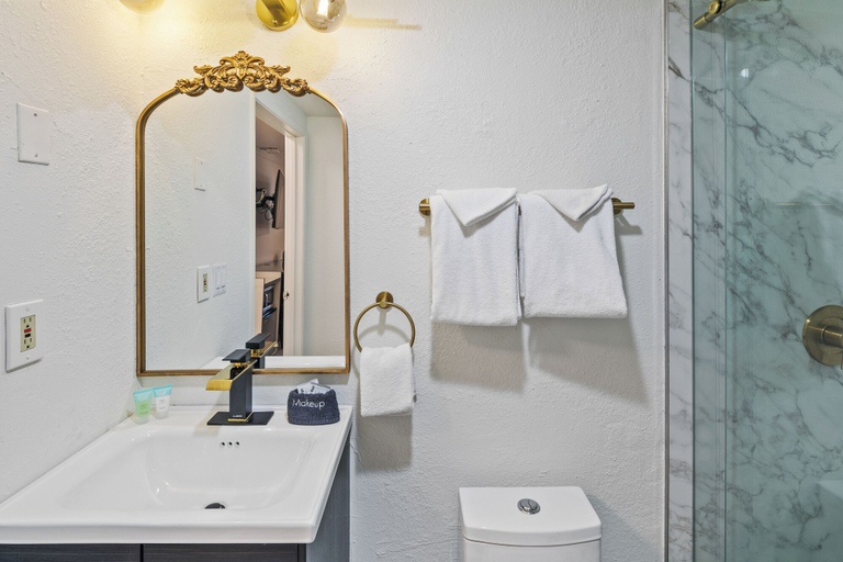 Bathroom 4, Costa Art Hotel, Orange