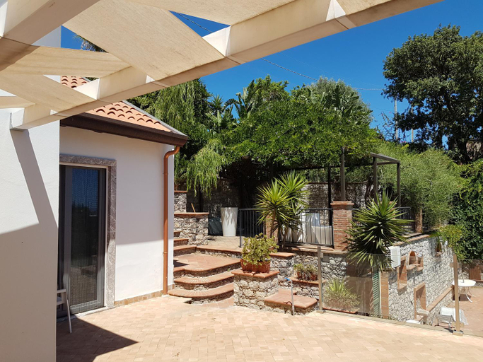 Others 4, Villa Glamour, Messina