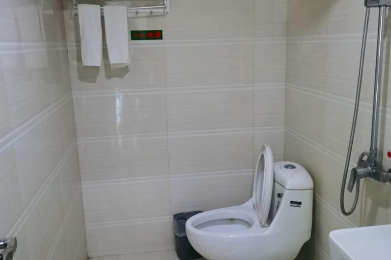 Bathroom 3, Tianyue Business Hotel, Haikou