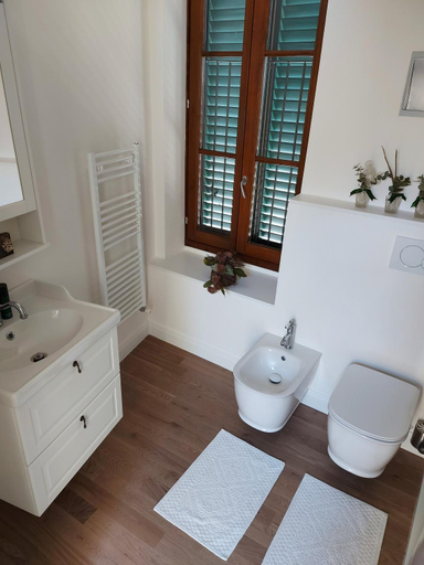 Bathroom 4, Castle Rooms, Prato