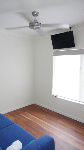 Bedroom 3, Beach bliss Queen bed BBQ Pool Netflix, Cairns