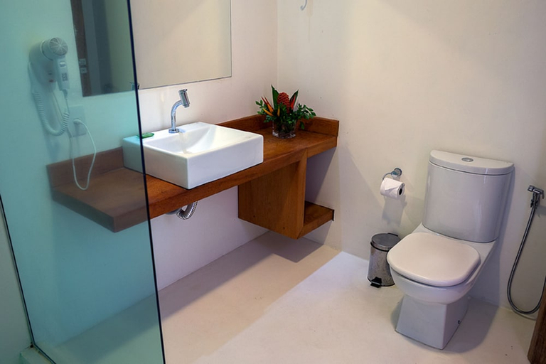 Bathroom 3, Sambass lounge beach cafe and Pousada, Cairu