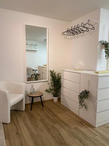 Others 4, Eine schone Wohnung am Messeplatz, Basel