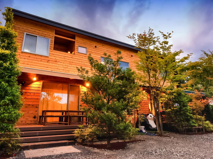 Exterior 3