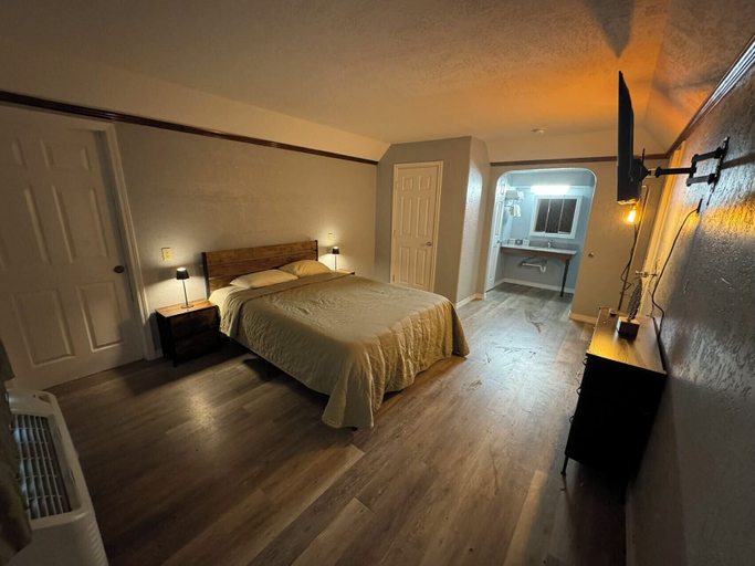 Bedroom 2, Econo Lodge, Hemphill