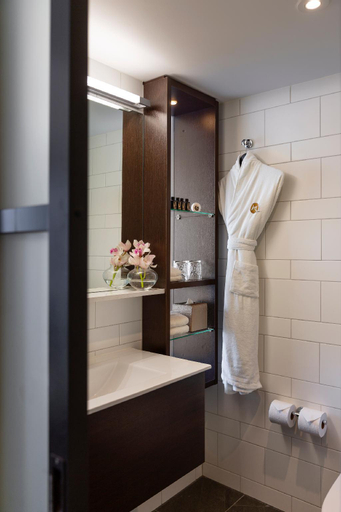 Bathroom 4