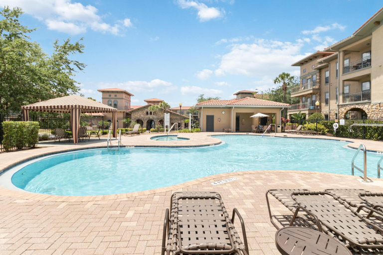 Sport & Beauty, Bellissima Condo, Polk