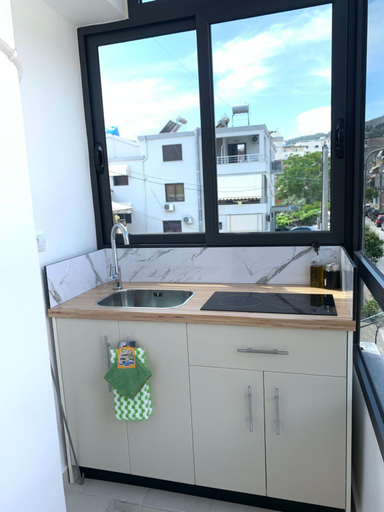 Others 5, Kekezis Apartments, Sarandës