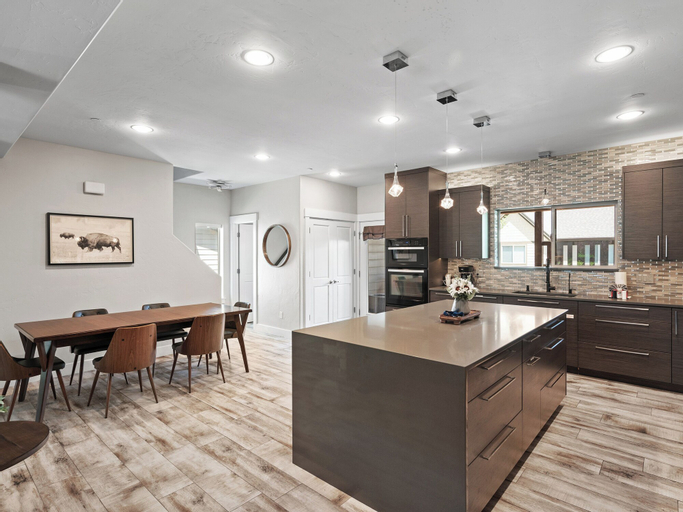 Dining Room 19