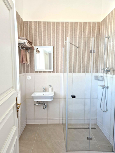 Bathroom 2, VILLA FOLLEMIRA cz - kitchen - garden - Cesky raj, Liberec