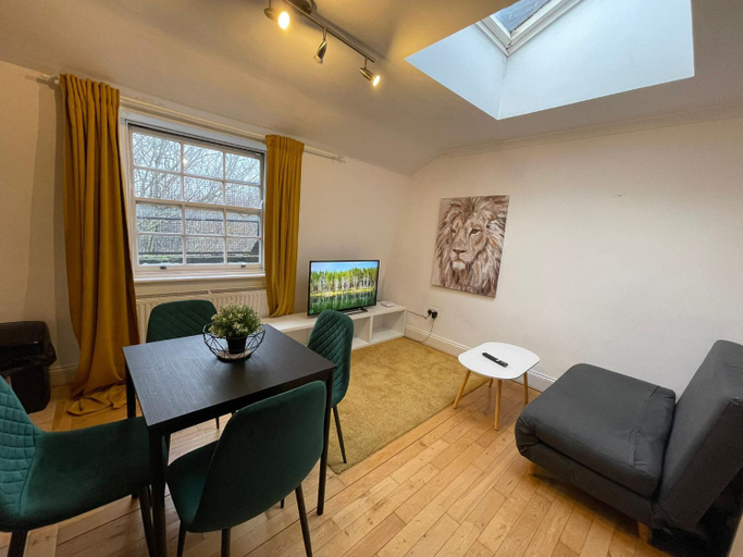 Others 2, The Islington Hub Apartment, London