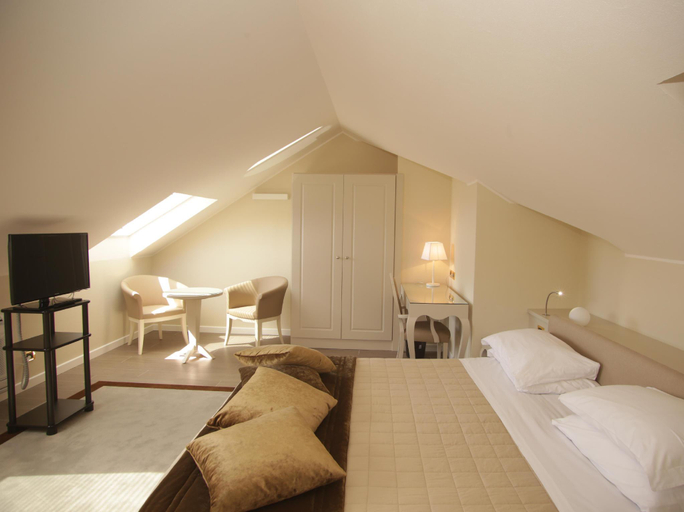 Bedroom 28