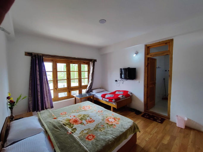 Others 3, Jig Gyas Guest House, Leh