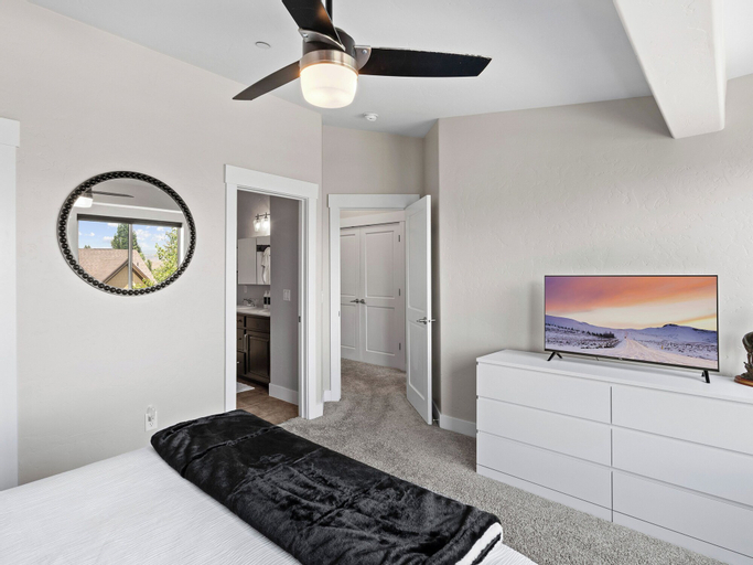 Bedroom 28