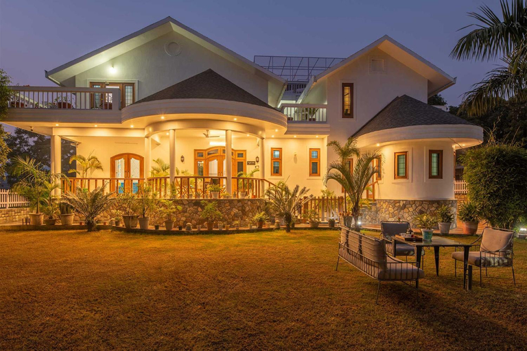 Exterior & Views