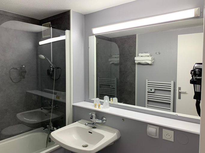 Bathroom 15