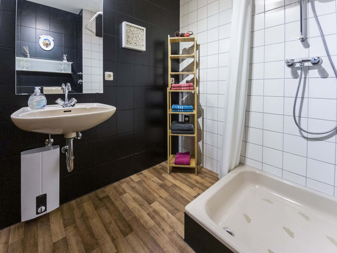 Bathroom, Gemutliche Ferienwohnung in Dornumersiel, Aurich