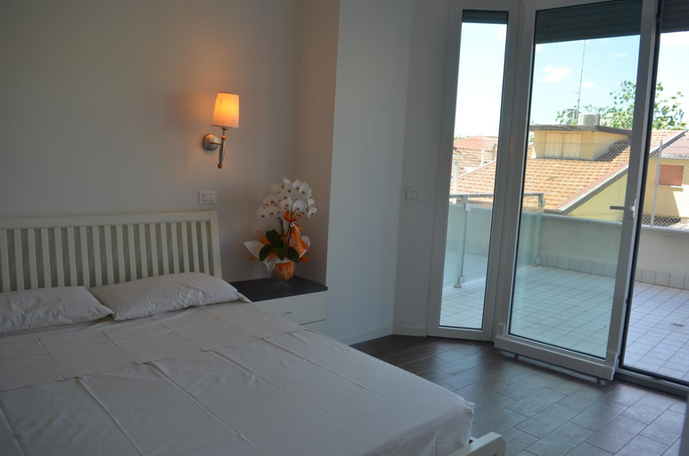 Others 4, Residence Empire, Rimini
