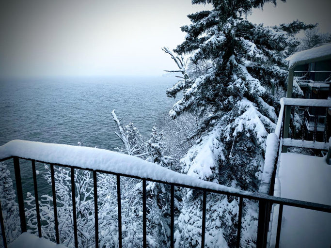 Others 4, Cliff Dweller on Lake Superior, Cook
