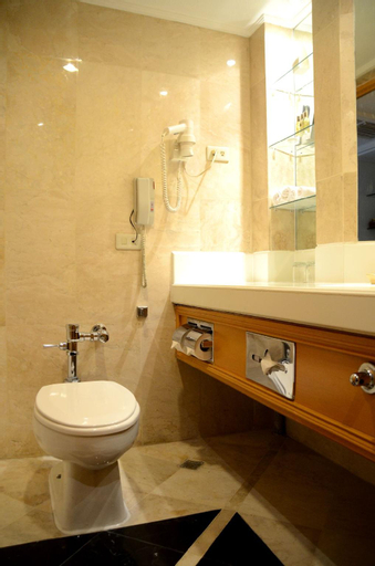 Bathroom 18