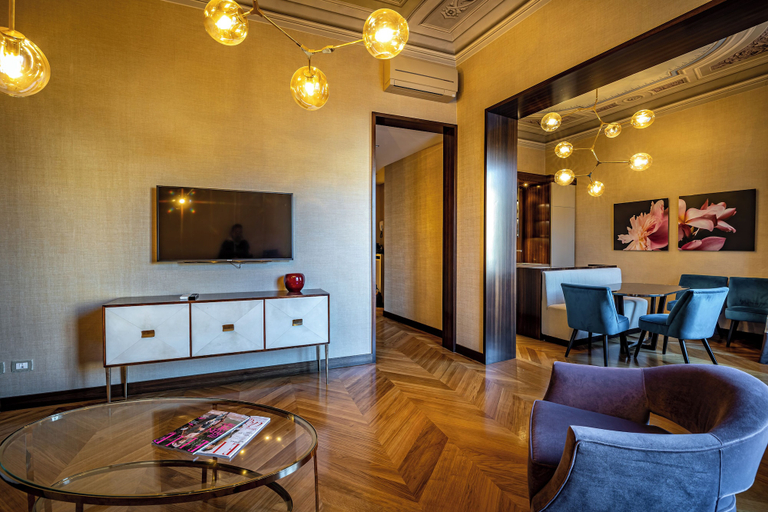 Others 4, YID SMN LUX, Florence
