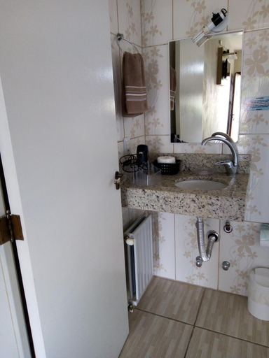 Bathroom 2, Hospedagem Caminho das Rosas-suites em Gramado, Gramado
