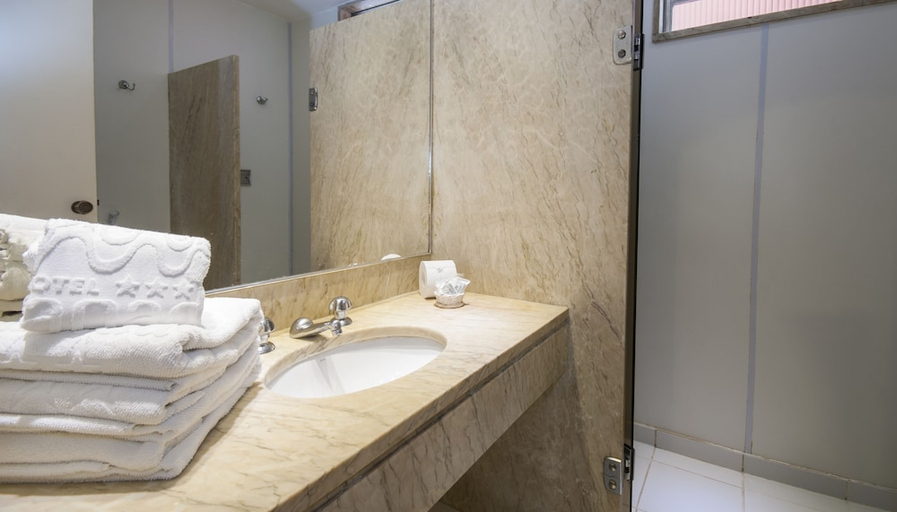 Bathroom 3, Rede Andrade Canada, Rio de Janeiro