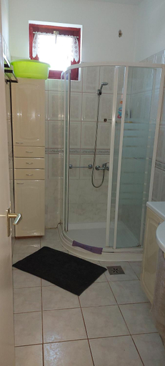 Bathroom 2, Berek Vendeghaz Fonyod, Fonyód