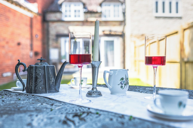 Food & Drinks 4, Captivating 2-bed House in Nettleham, Lincolnshire