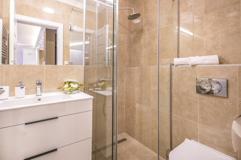 Bathroom 2, Spa Residence Carbona Apartment 105, Hévíz/Keszthely