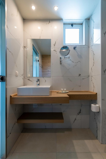 Bathroom 5, Sunny Days, South Aegean