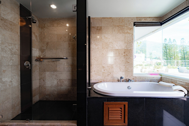 Bathroom 22