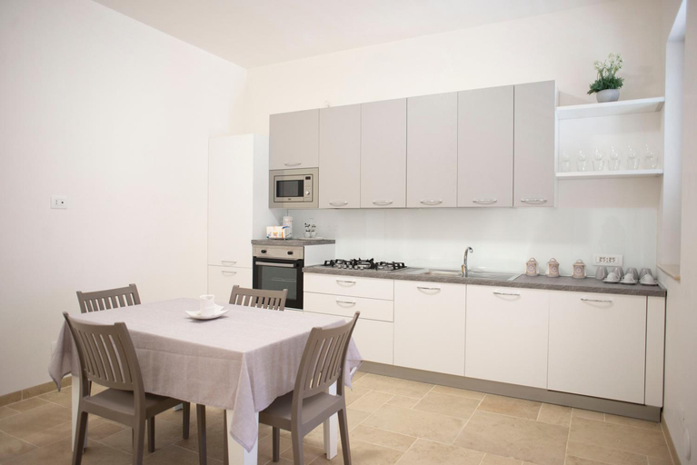 Others 4, Apartment in Puglia with Wi-Fi and Barbecue, Brindisi