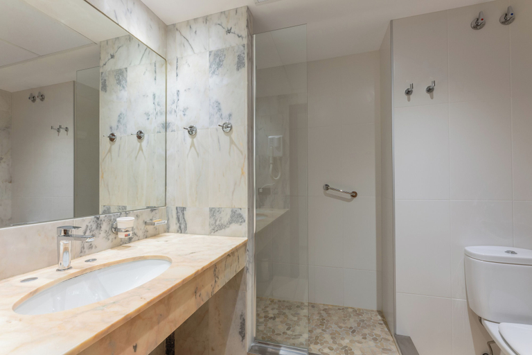 Bathroom 3, Casanova Hotel, Huesca