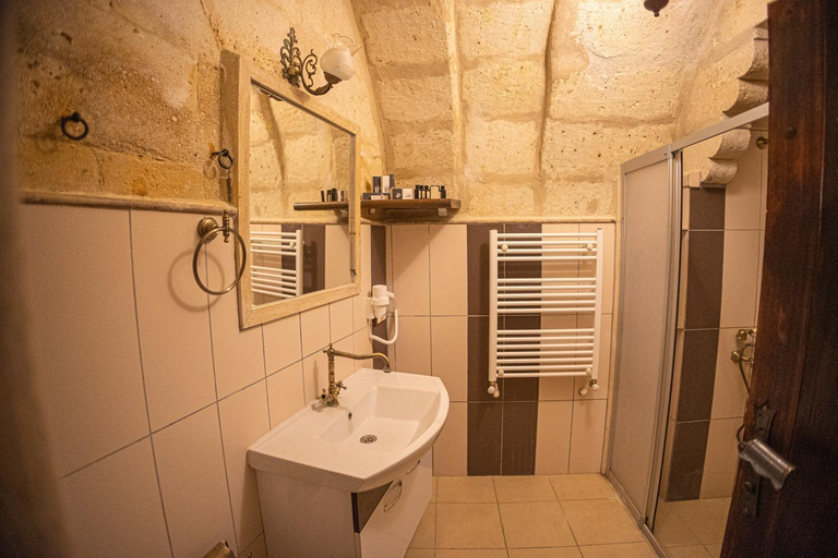 Bathroom 5, Pietra Cave Suites, Ürgüp