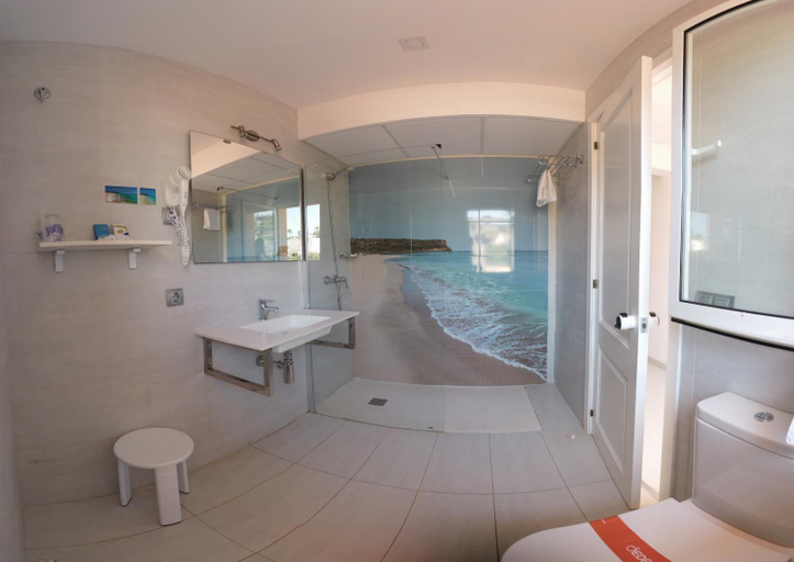 Bathroom 5, Arenas de Son Bou, Baleares