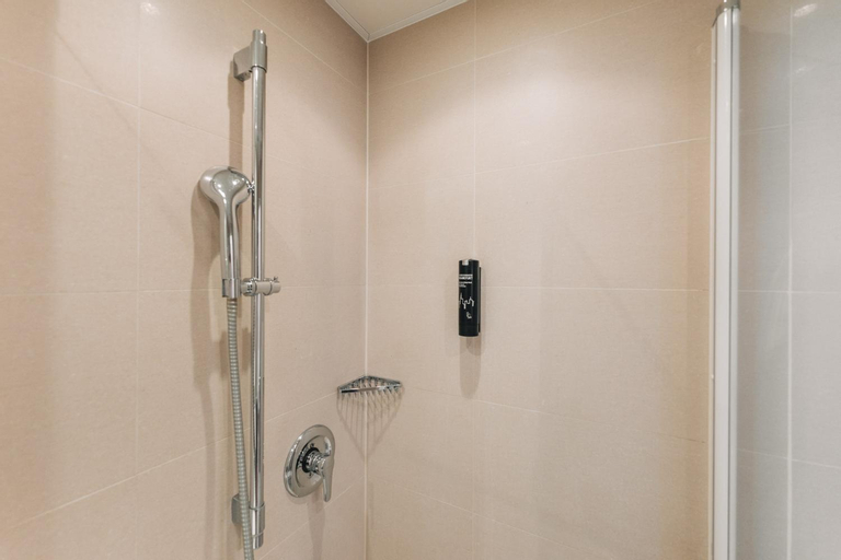 Bathroom 10
