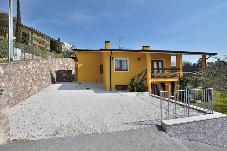 Blue Apartment in Marciaga di Costermano, Verona