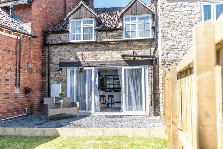 Exterior & Views 2, Captivating 2-bed House in Nettleham, Lincolnshire