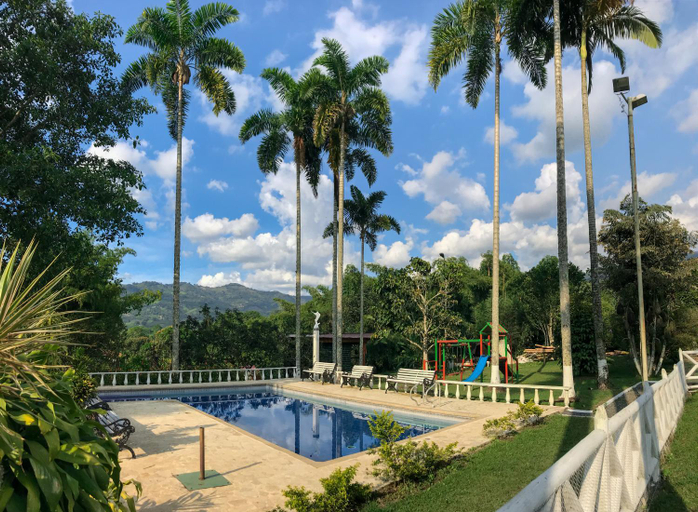 Garden 4, Room with 1 double bed and 2 single beds, Pereira