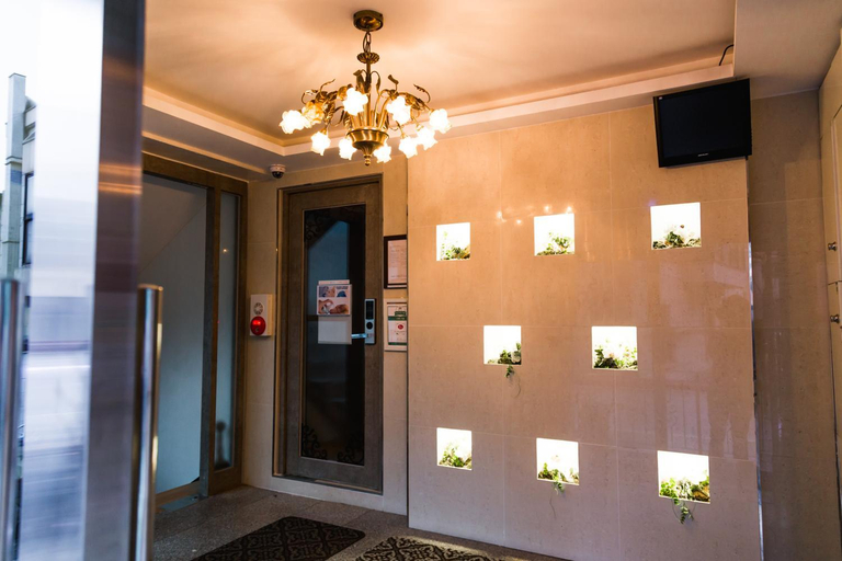 Public Area 2, ZaZa Backpackers Hostel, Jung