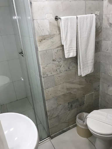 Bathroom 3, Hotel Dan Inn Express Porto Alegre by Nacional Inn, Porto Alegre