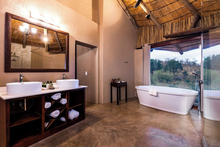 Bathroom, Makalali River Lodge, Mopani