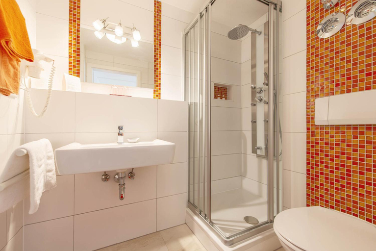 Bathroom 5, Hotel Garni Lichtquelle, Passau