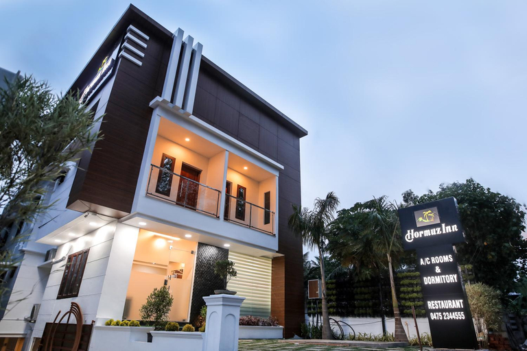 Exterior & Views