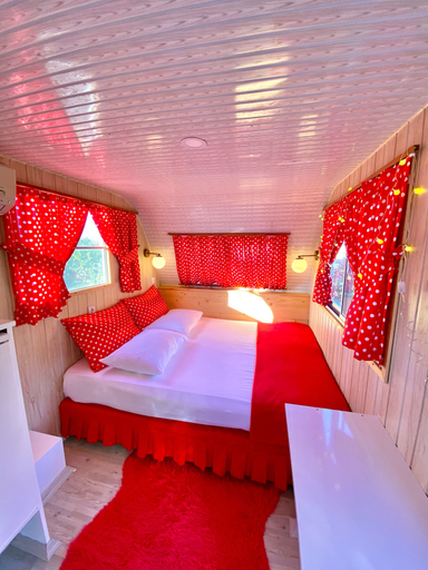 Bedroom 3, Mona Glamping Caravan Suites, Seferihisar