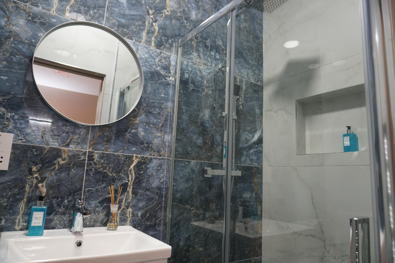 Bathroom 3, Paragraph Palmers Green - Tottenham Stadium, London